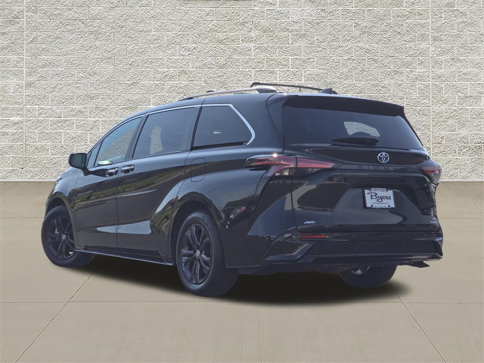 Used 2024 Toyota Sienna XSE w/ XSE Plus Package AWD/4WD image 5
