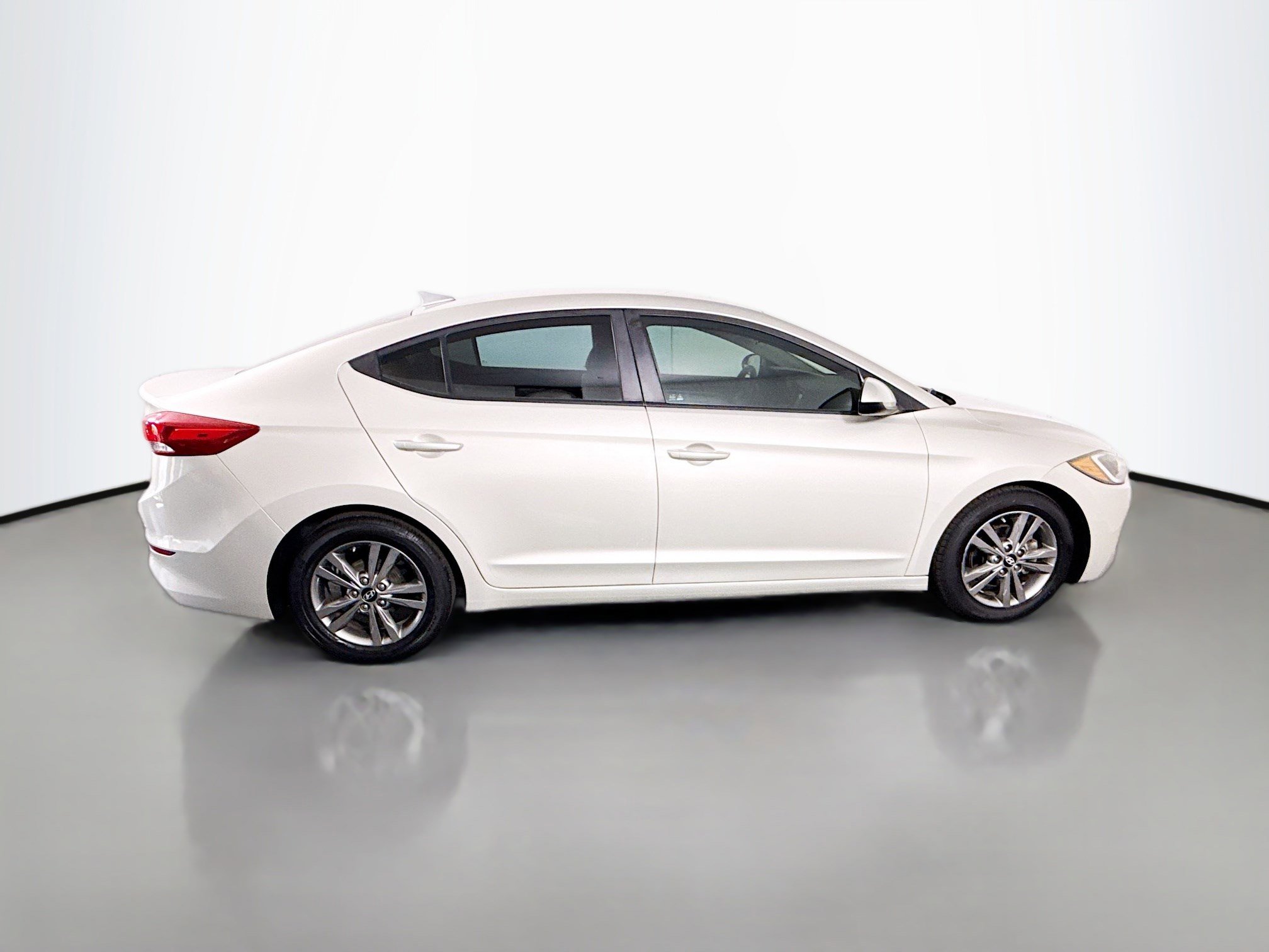 Used 2017 Hyundai Elantra SE image 11