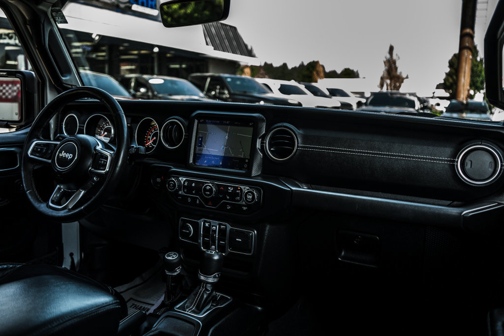 Used 2018 Jeep Wrangler Unlimited Sahara w/ Uconnect 4C Nav & Sound Group AWD/4WD image 39