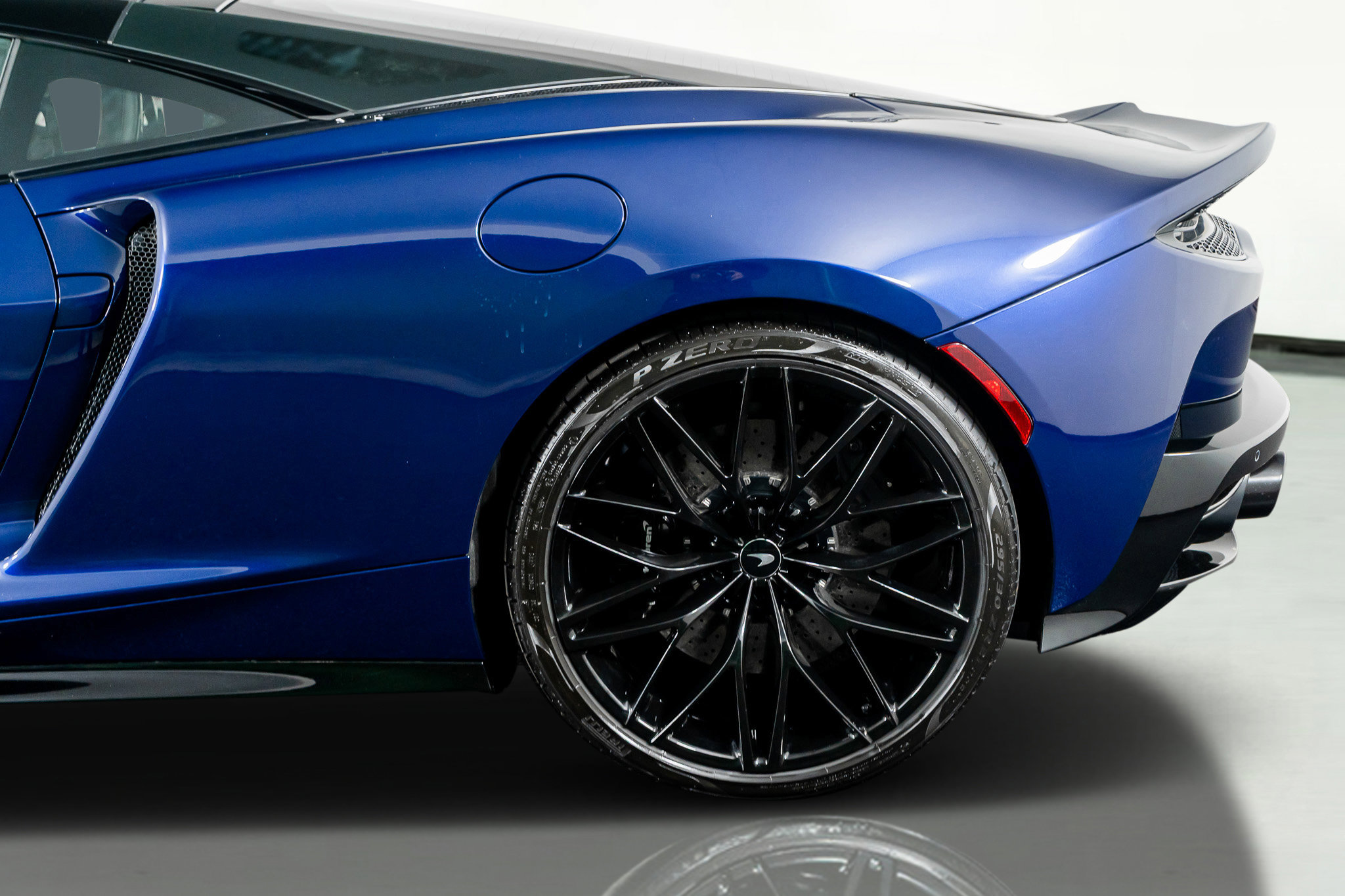 Used 2023 McLaren GT image 17