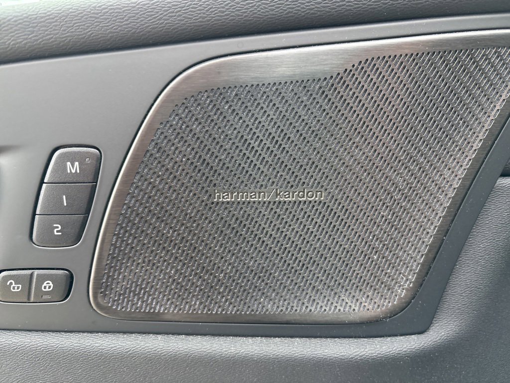 Certified 2024 Volvo XC60 B5 Ultimate w/ Protection Package Premier image 16