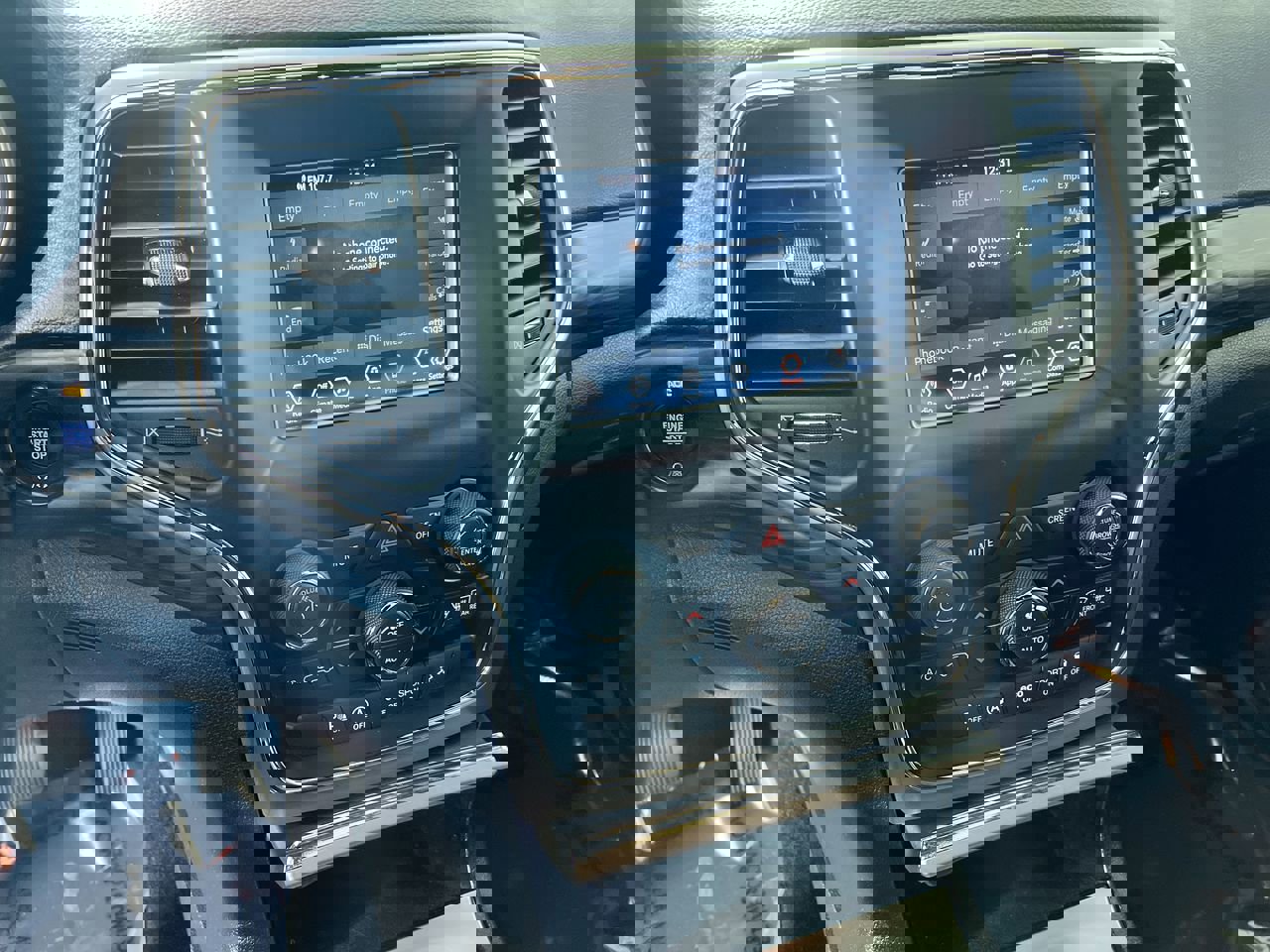 Used 2020 Jeep Grand Cherokee Laredo image 28