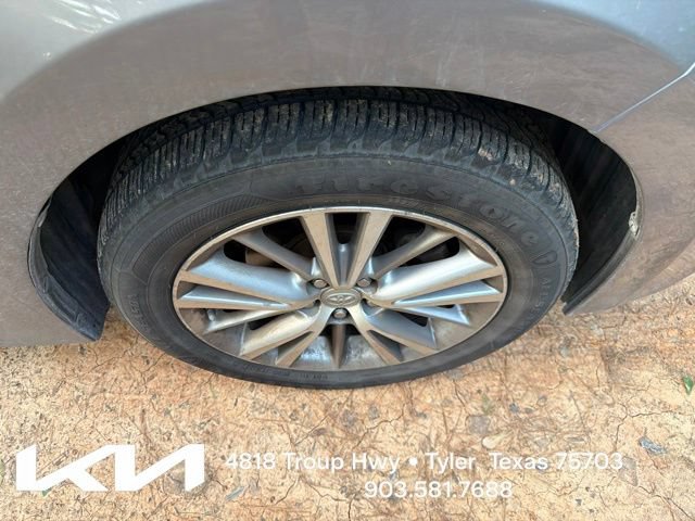 Used 2015 Toyota Corolla LE FWD image 12
