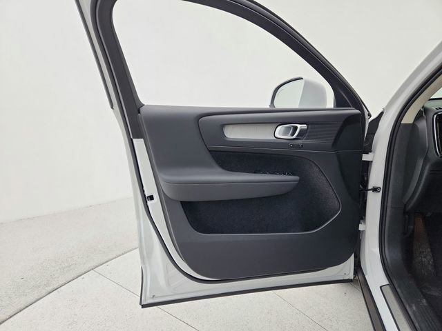 New 2025 Volvo XC40 B5 Core w/ Protection Package Premier image 31