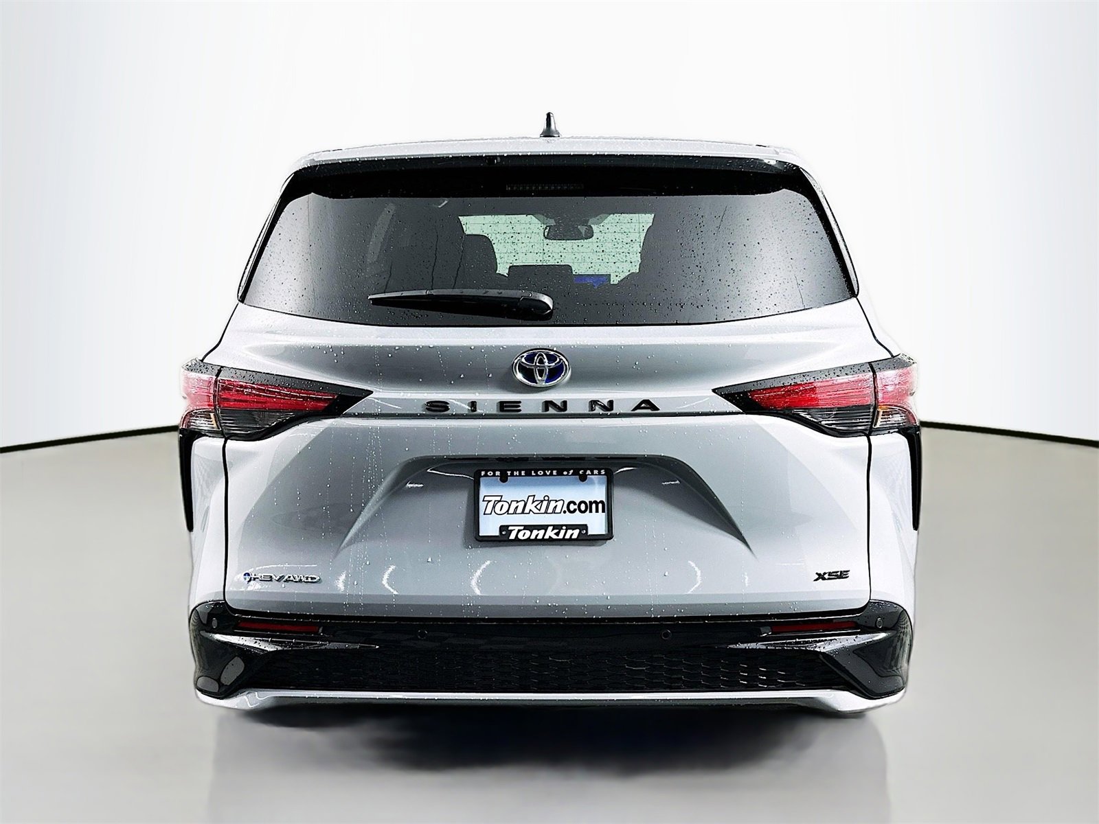 Certified 2025 Toyota Sienna XSE image 6
