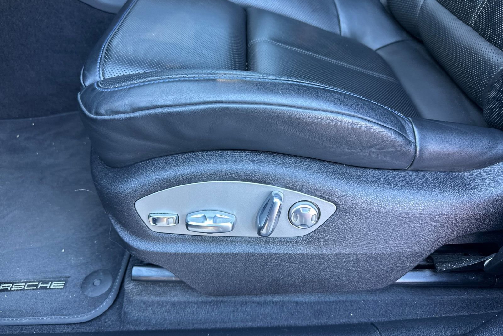 Used 2024 Porsche Macan image 14