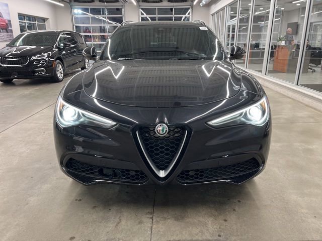 Used 2022 Alfa Romeo Stelvio Ti image 2