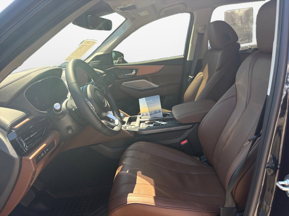 Certified 2026 Acura MDX w/ Technology Package image 9