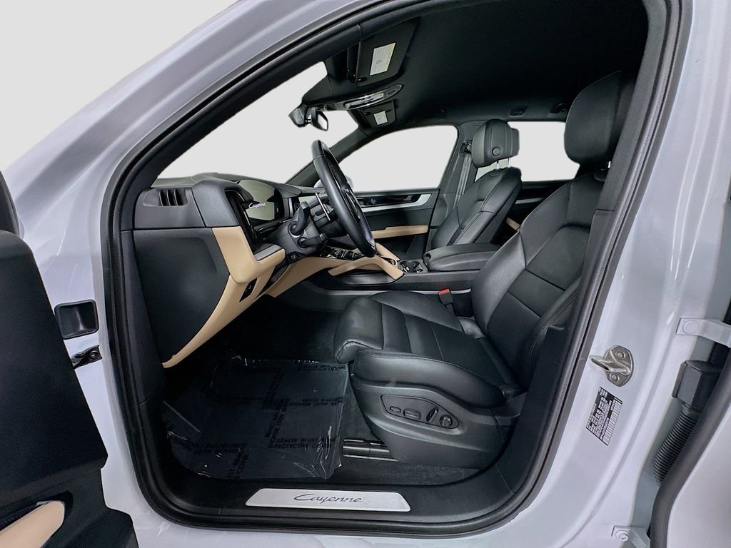 Certified 2024 Porsche Cayenne AWD/4WD image 5