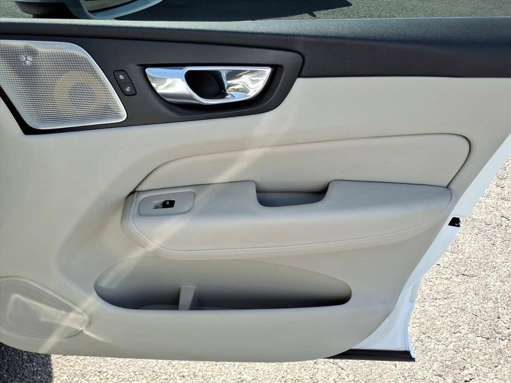 Used 2018 Volvo XC60 T5 Inscription w/ Advanced Package AWD/4WD image 13