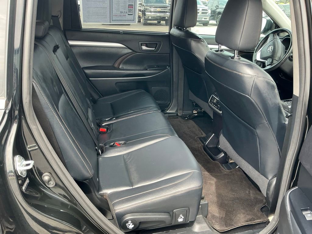 Used 2014 Toyota Highlander XLE AWD/4WD image 19