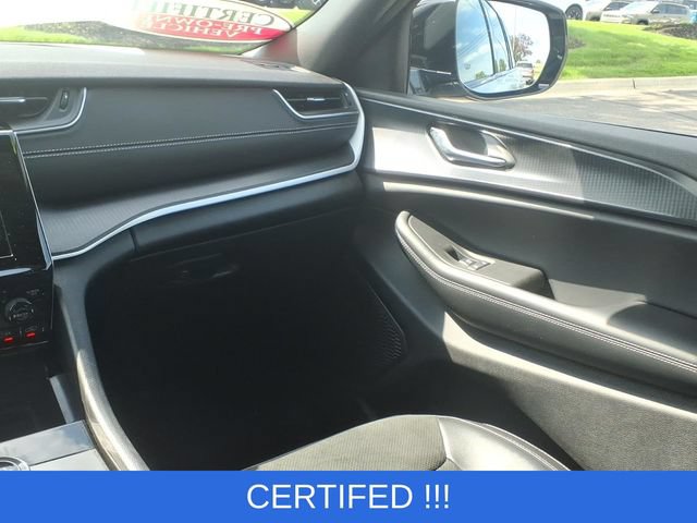 Used 2025 Jeep Grand Cherokee Altitude AWD/4WD image 12