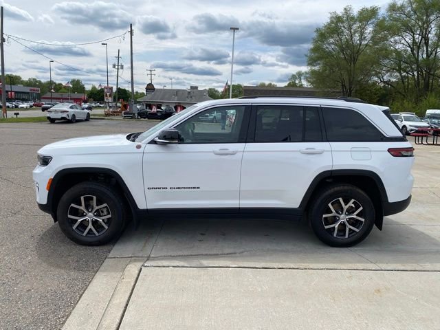 Used 2023 Jeep Grand Cherokee Limited w/ Trailer Tow Prep Group (B) AWD/4WD image 10