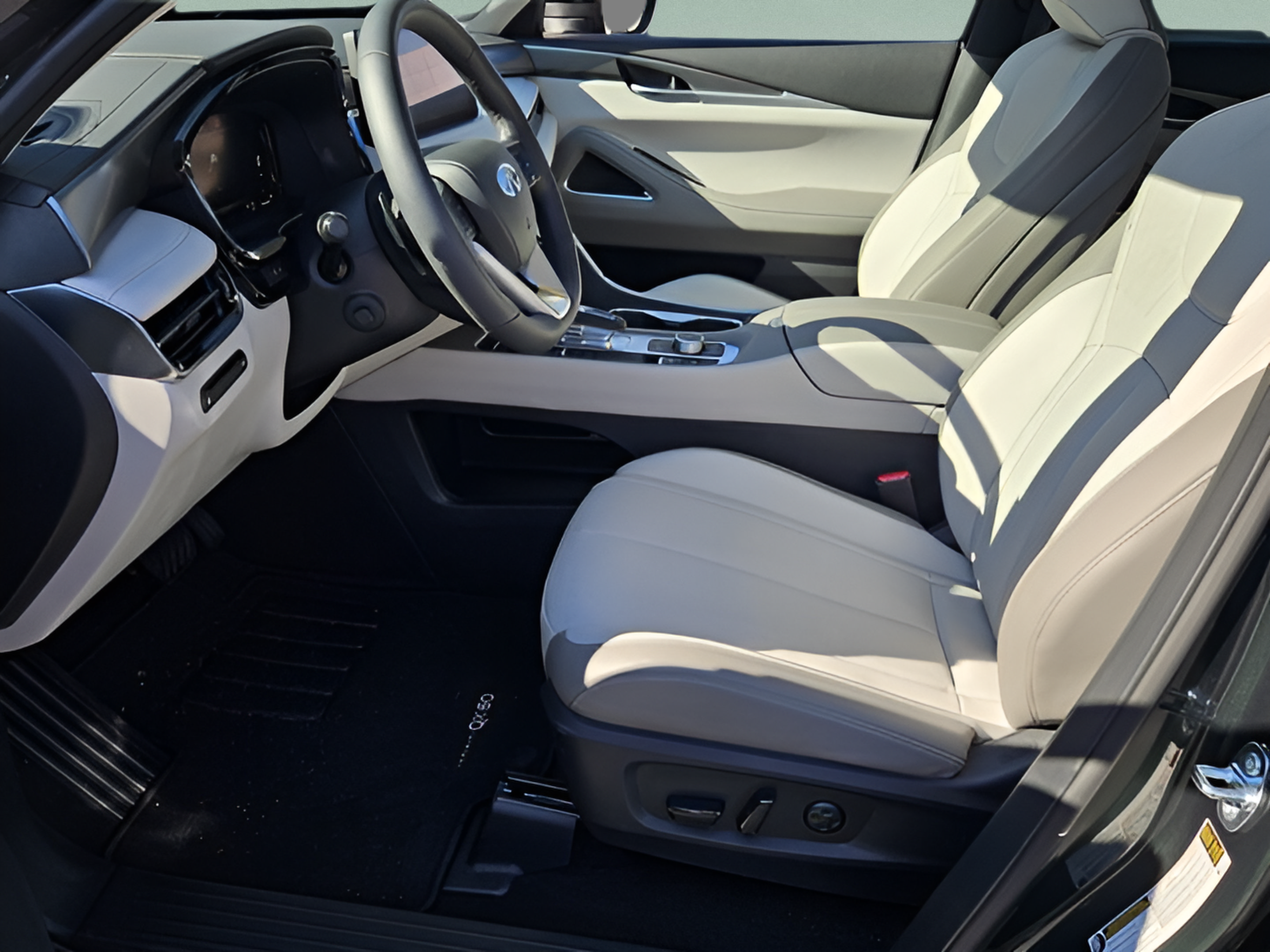 Certified 2027 INFINITI QX60 Luxe w/ Cargo Package FWD image 13