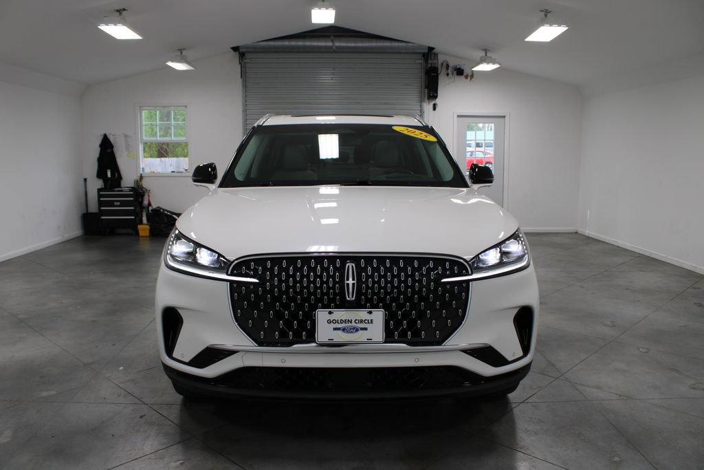 Used 2025 Lincoln Aviator Reserve w/ Illumination Package image 3