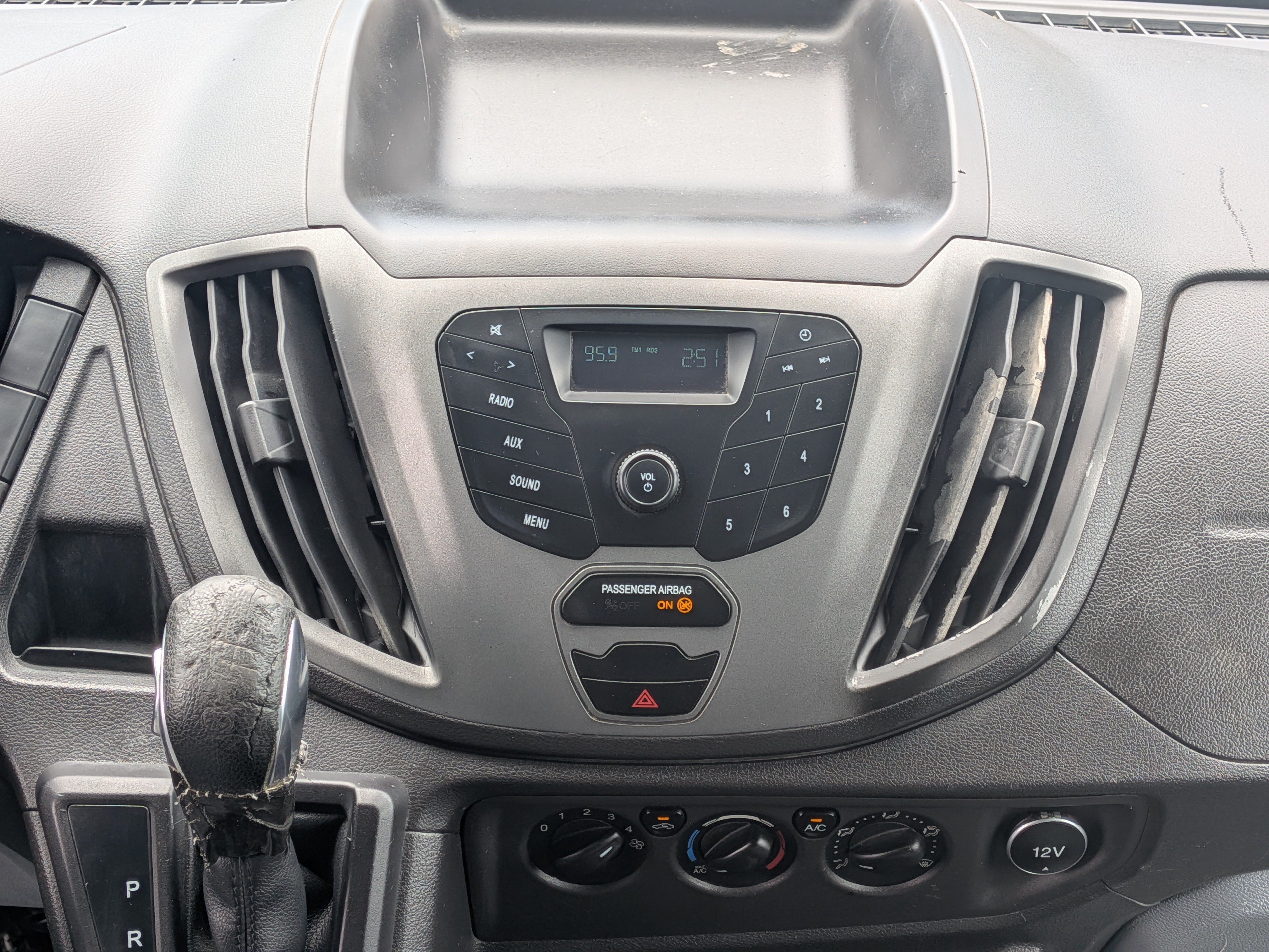 Used 2018 Ford Transit 250 148 Medium Roof RWD image 18