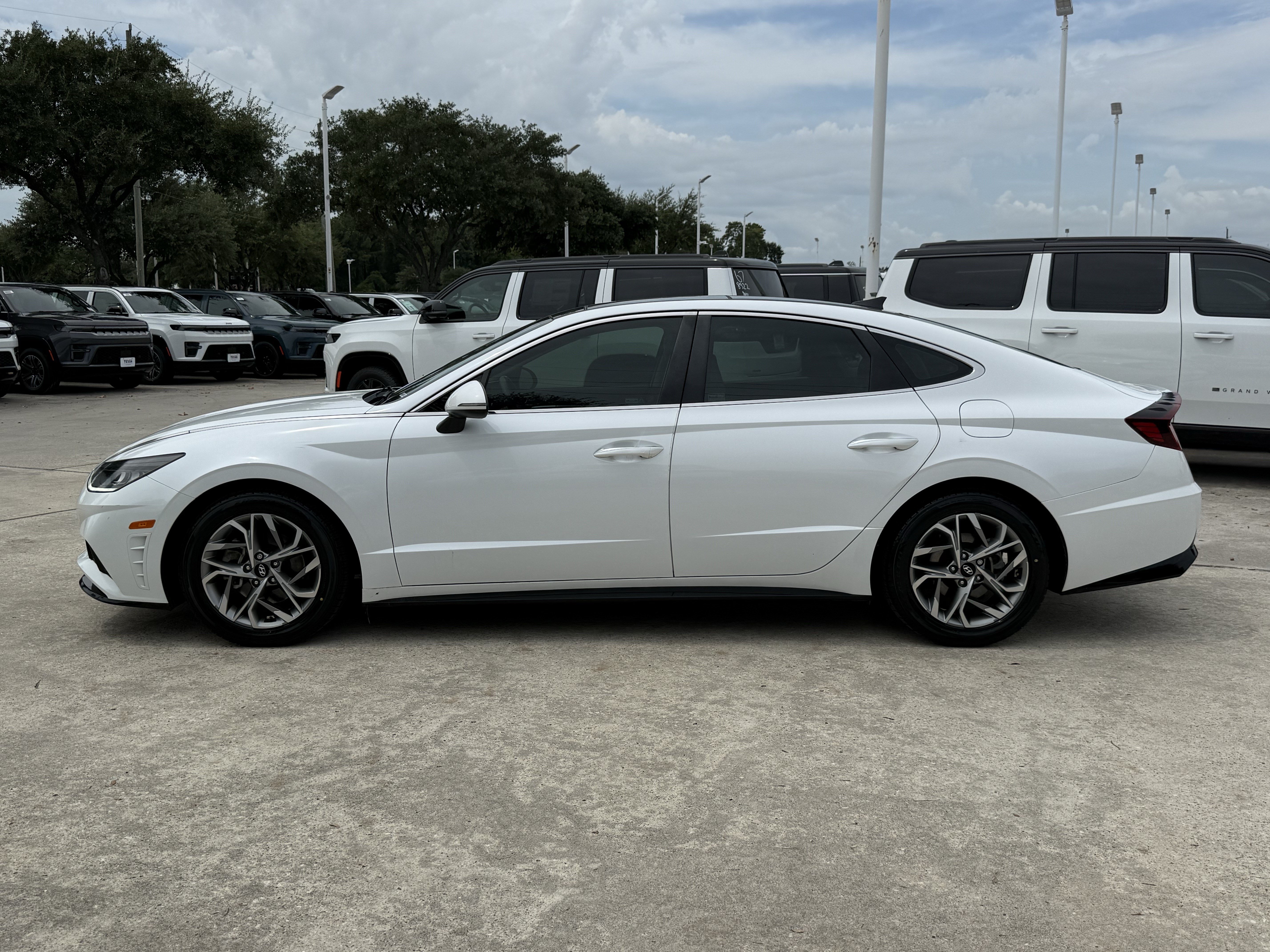 Used 2020 Hyundai Sonata SEL w/ Convenience + Sunroof Package FWD image 8