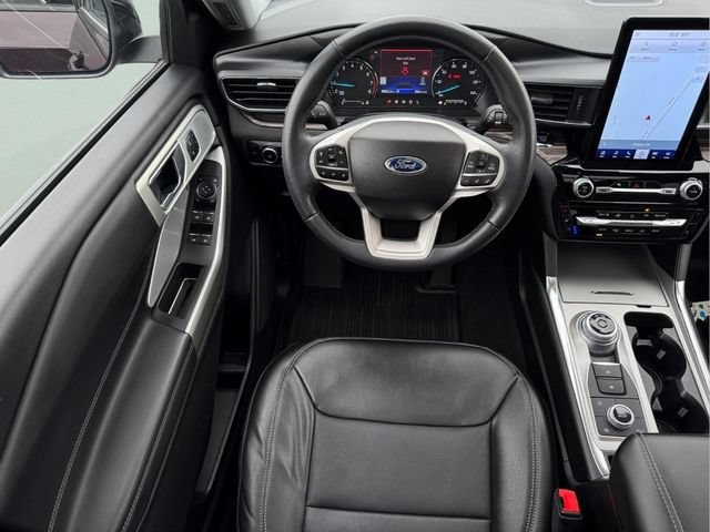 Used 2023 Ford Explorer Limited w/ Limited Technology Package AWD/4WD image 11