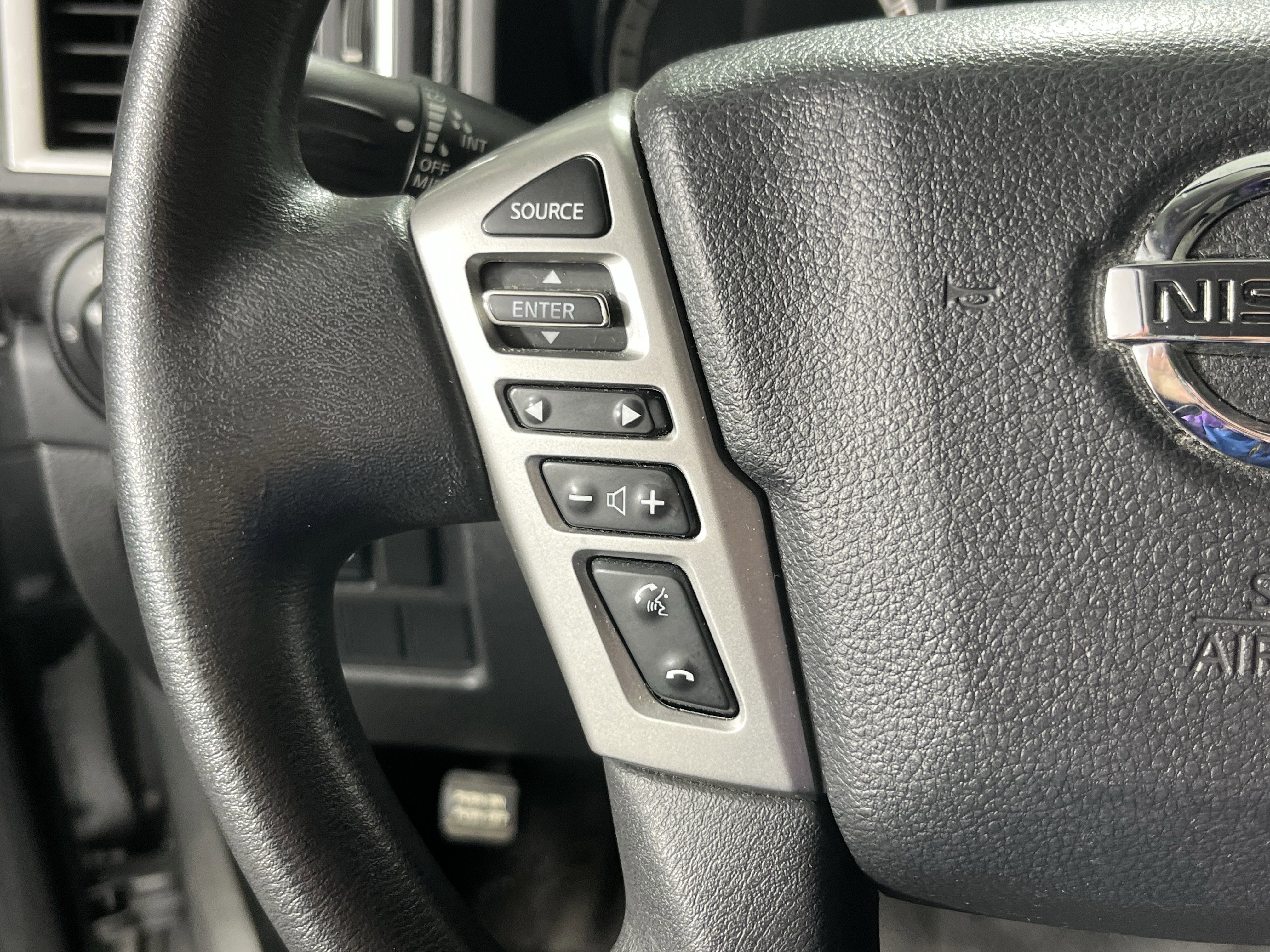 Used 2017 Nissan Titan S image 15
