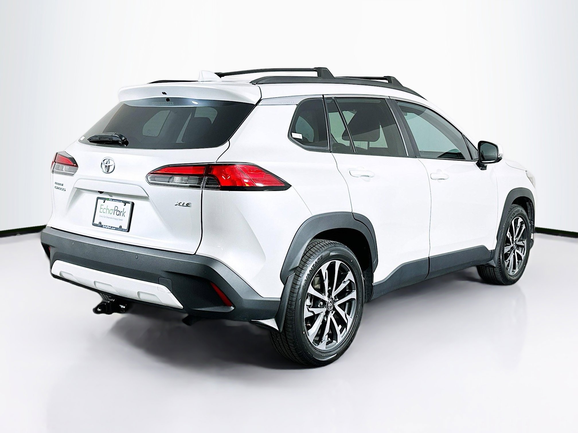 Used 2023 Toyota Corolla Cross XLE w/ Convenience Package image 9