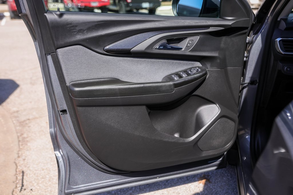 Used 2021 Chevrolet TrailBlazer LT w/ Convenience Package image 24