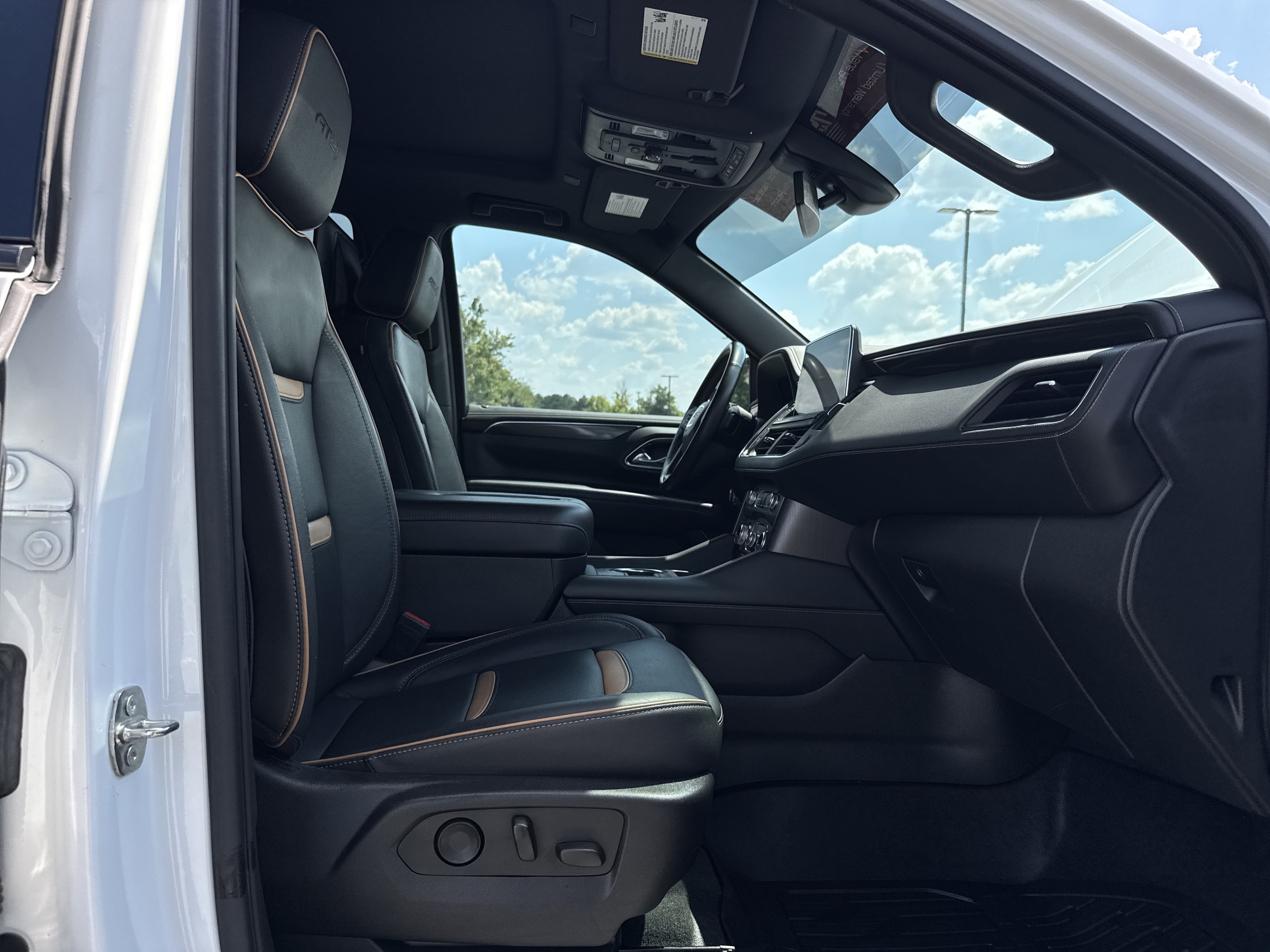Used 2021 GMC Yukon AT4 w/ AT4 Premium Package AWD/4WD image 38