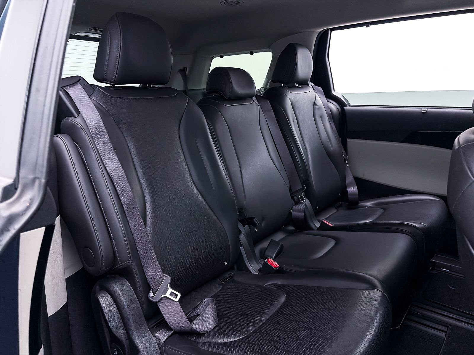 Certified 2024 Kia Carnival SX image 36