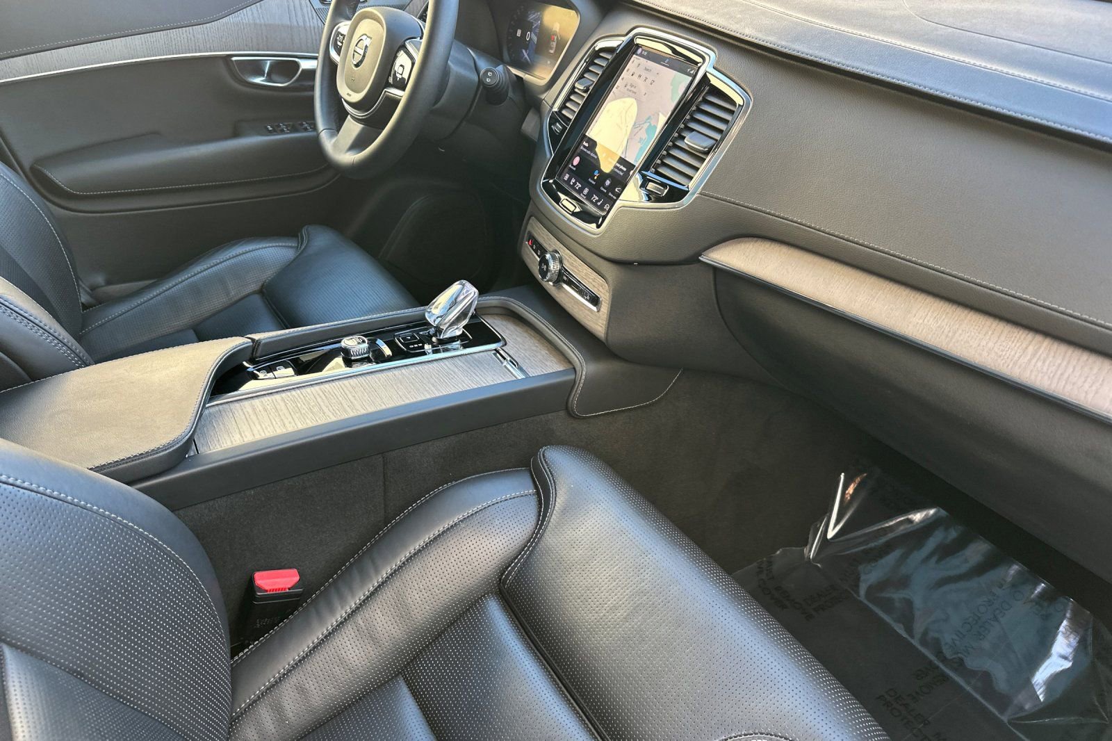 Used 2023 Volvo XC90 B6 Ultimate w/ Protection Package Premier image 20