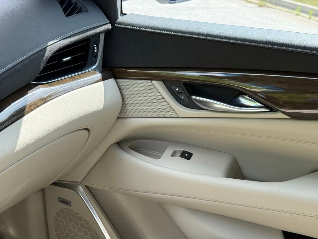 Used 2020 Cadillac Escalade Premium Luxury AWD/4WD image 43