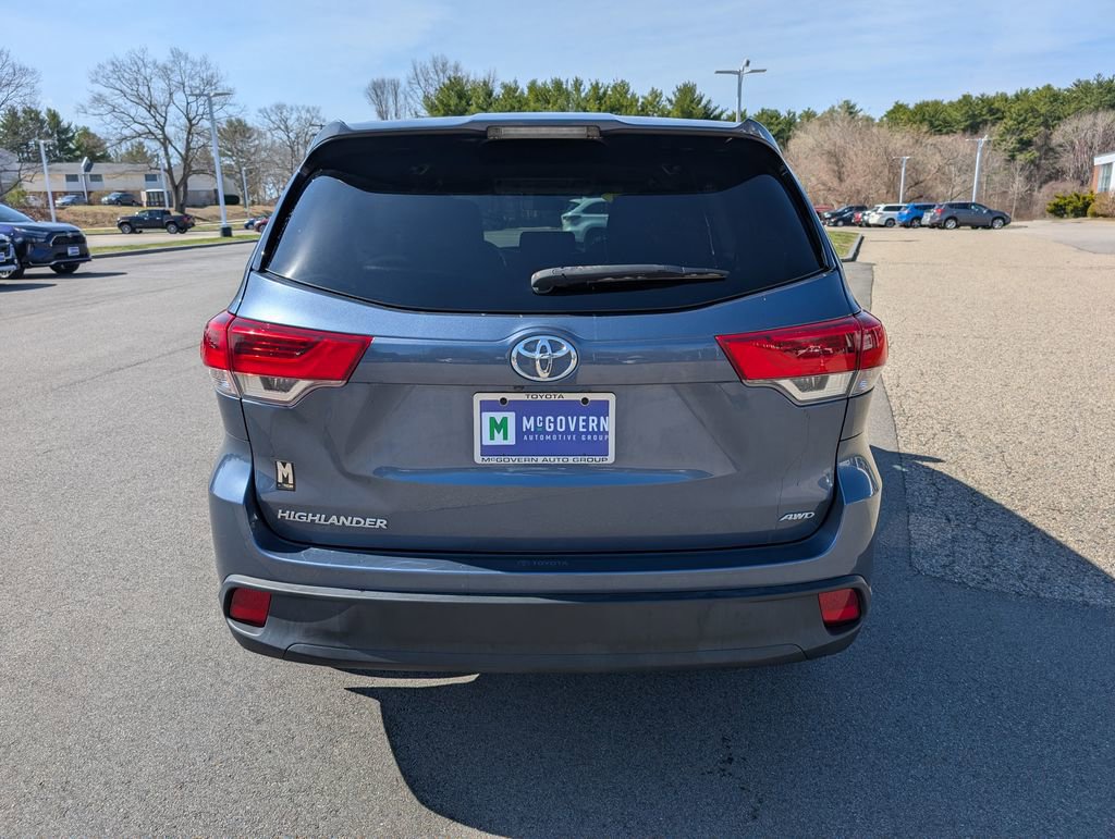 Used 2019 Toyota Highlander LE AWD/4WD image 4