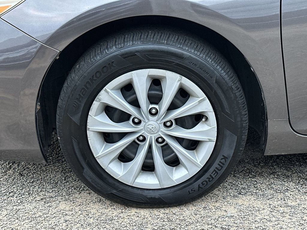 Used 2016 Toyota Camry LE image 10