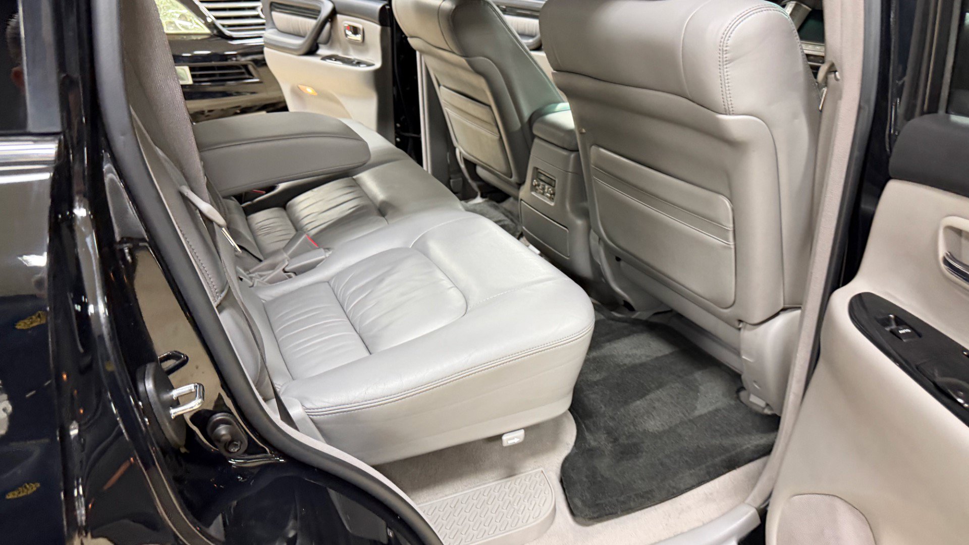 Used 2007 Lexus LX 470 4WD w/ Limited Edition image 34