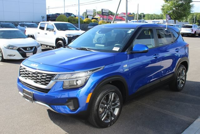 Certified 2023 Kia Seltos LX AWD/4WD image 2