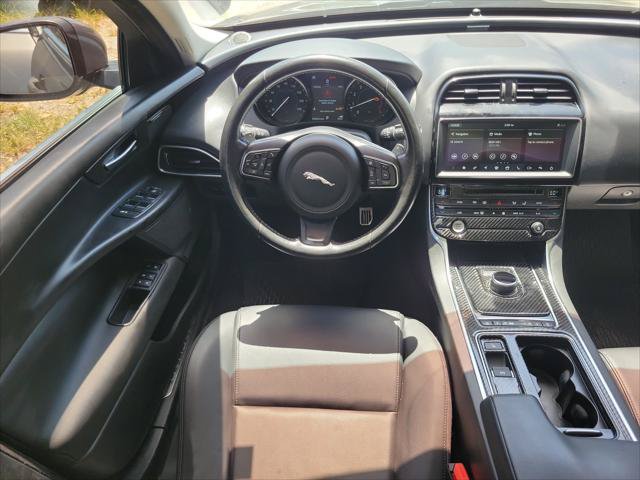 Used 2019 Jaguar XE Premium AWD/4WD image 11