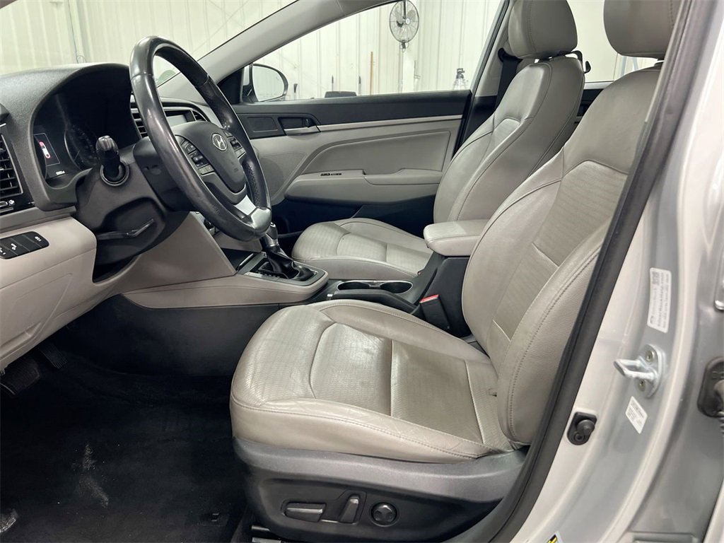 Used 2017 Hyundai Elantra Limited w/ Limited Tech Package 04 image 20