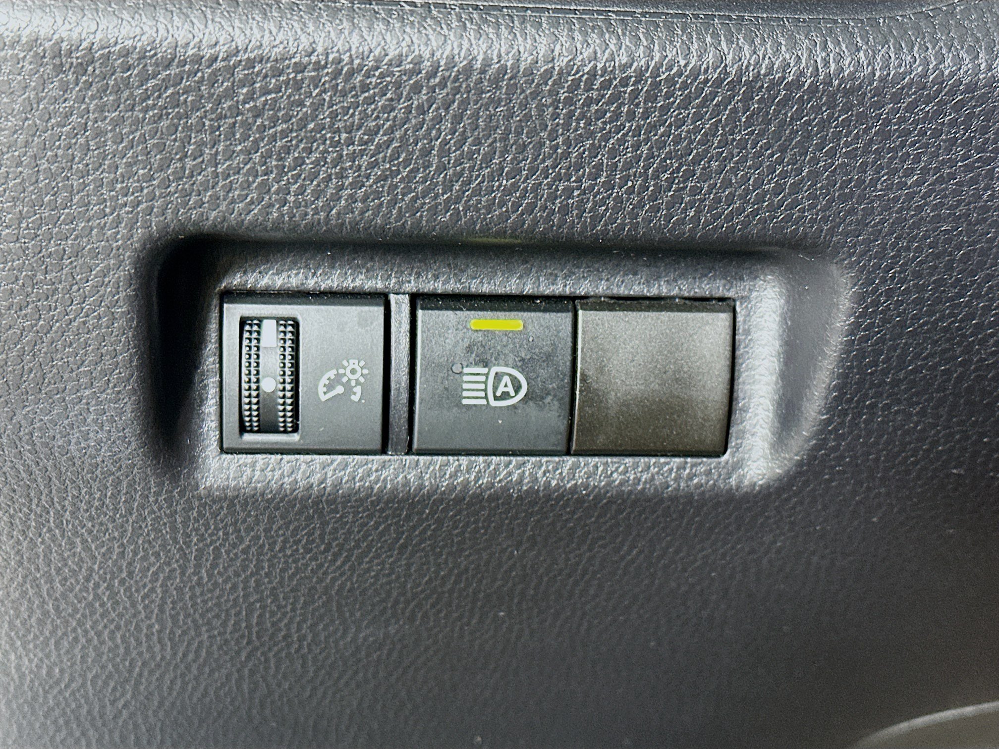 Used 2025 Toyota RAV4 XLE FWD image 17