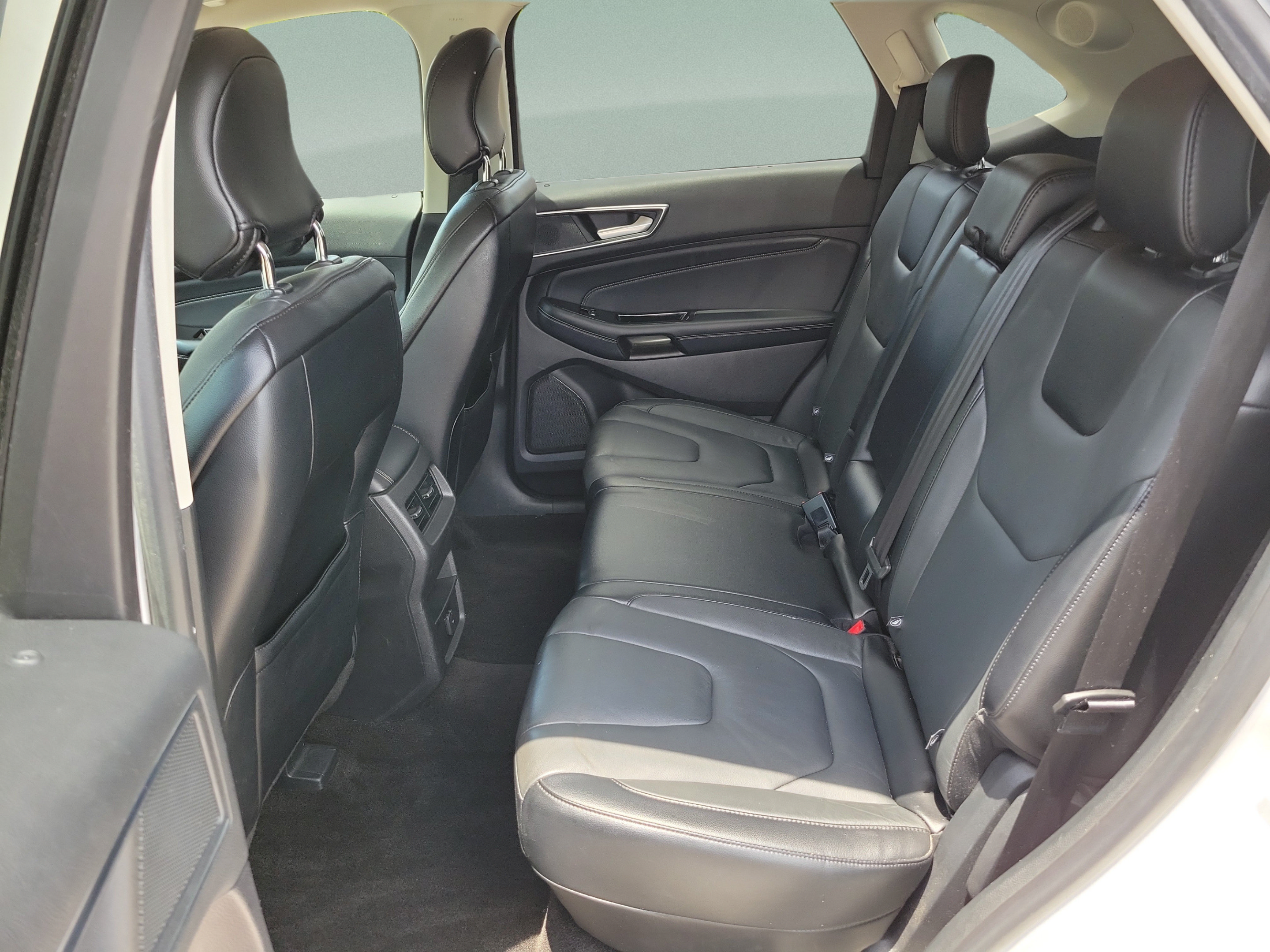 Used 2018 Ford Edge Titanium FWD image 9