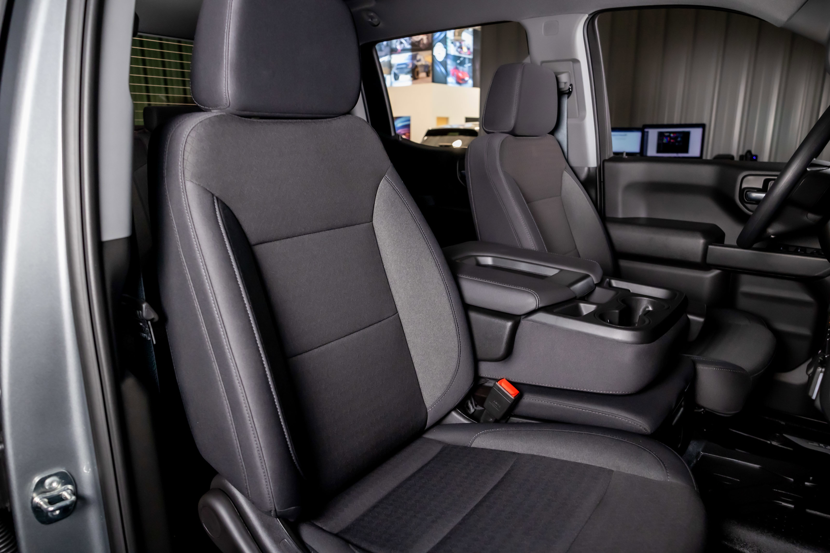 Used 2025 Chevrolet Silverado 1500 Custom image 13