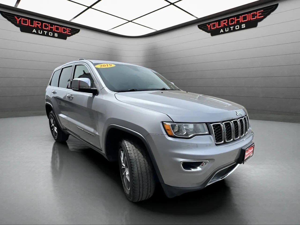 Used 2019 Jeep Grand Cherokee Limited AWD/4WD image 3