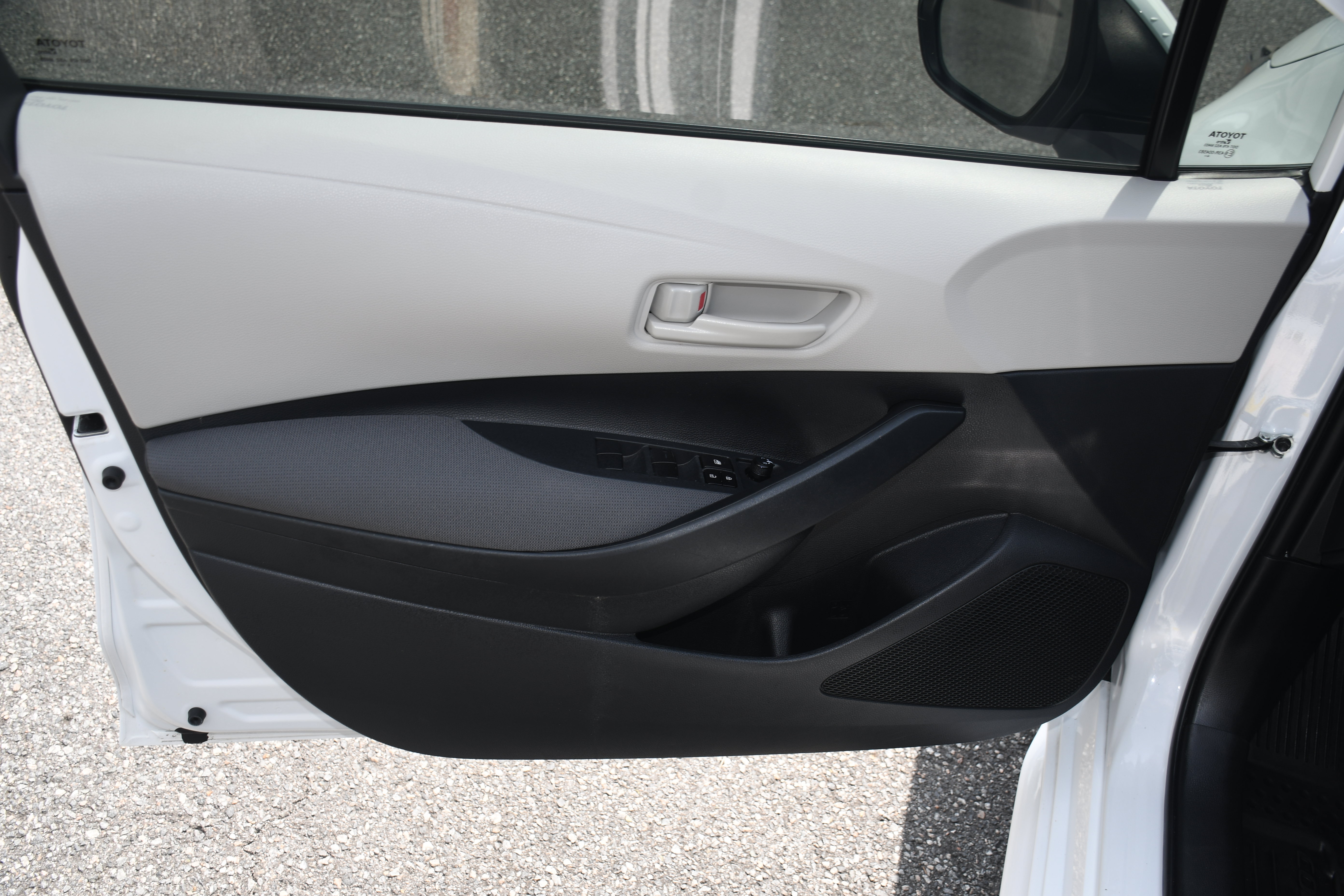 Certified 2025 Toyota Corolla LE FWD image 9