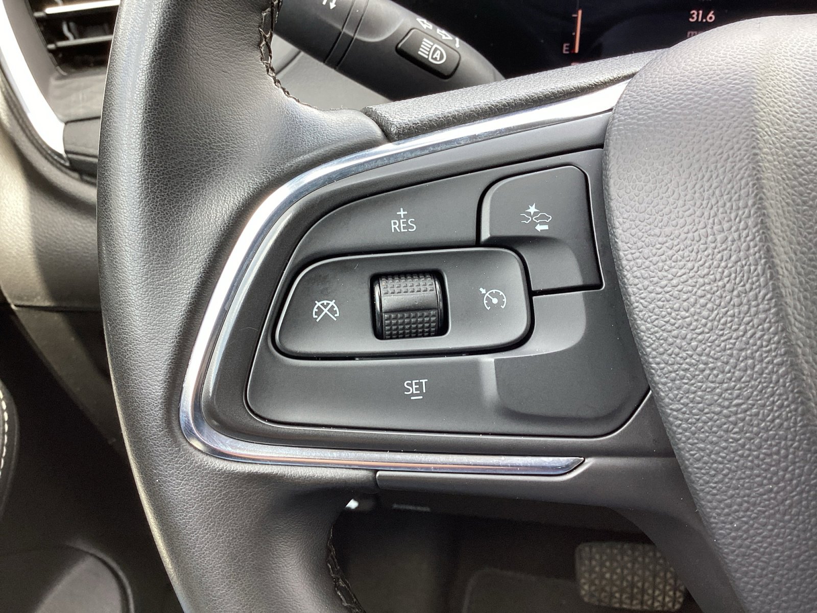 Used 2024 Buick Encore GX Sport Touring FWD image 5