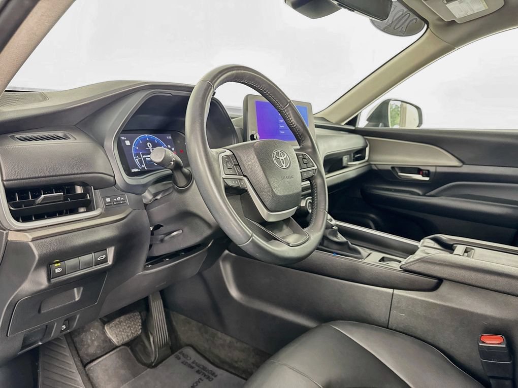 Used 2025 Toyota Grand Highlander FWD image 14