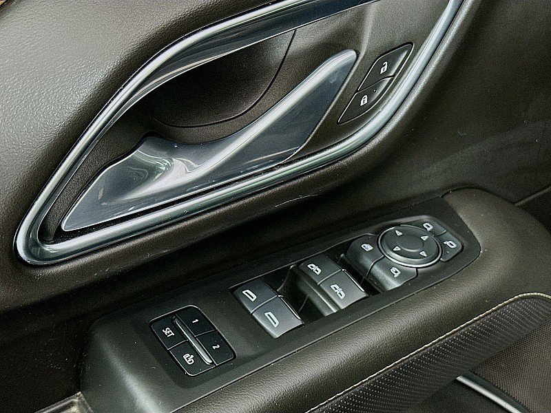 Used 2024 Chevrolet Suburban Premier AWD/4WD image 18