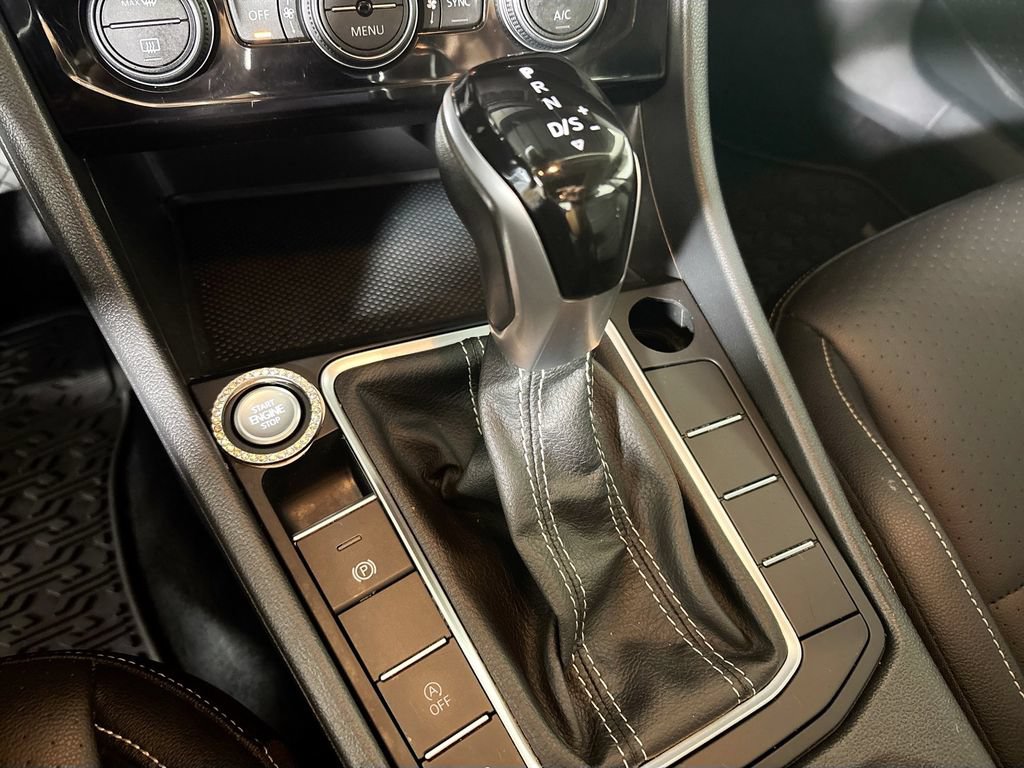 Certified 2022 Volkswagen Jetta SE FWD image 19