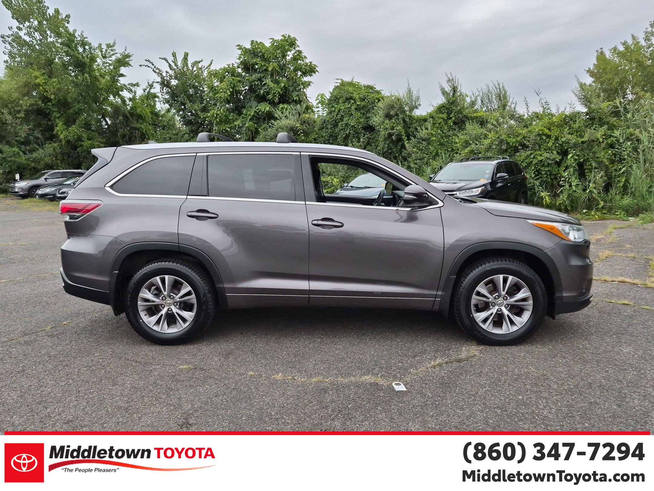 Used 2015 Toyota Highlander XLE AWD/4WD image 2
