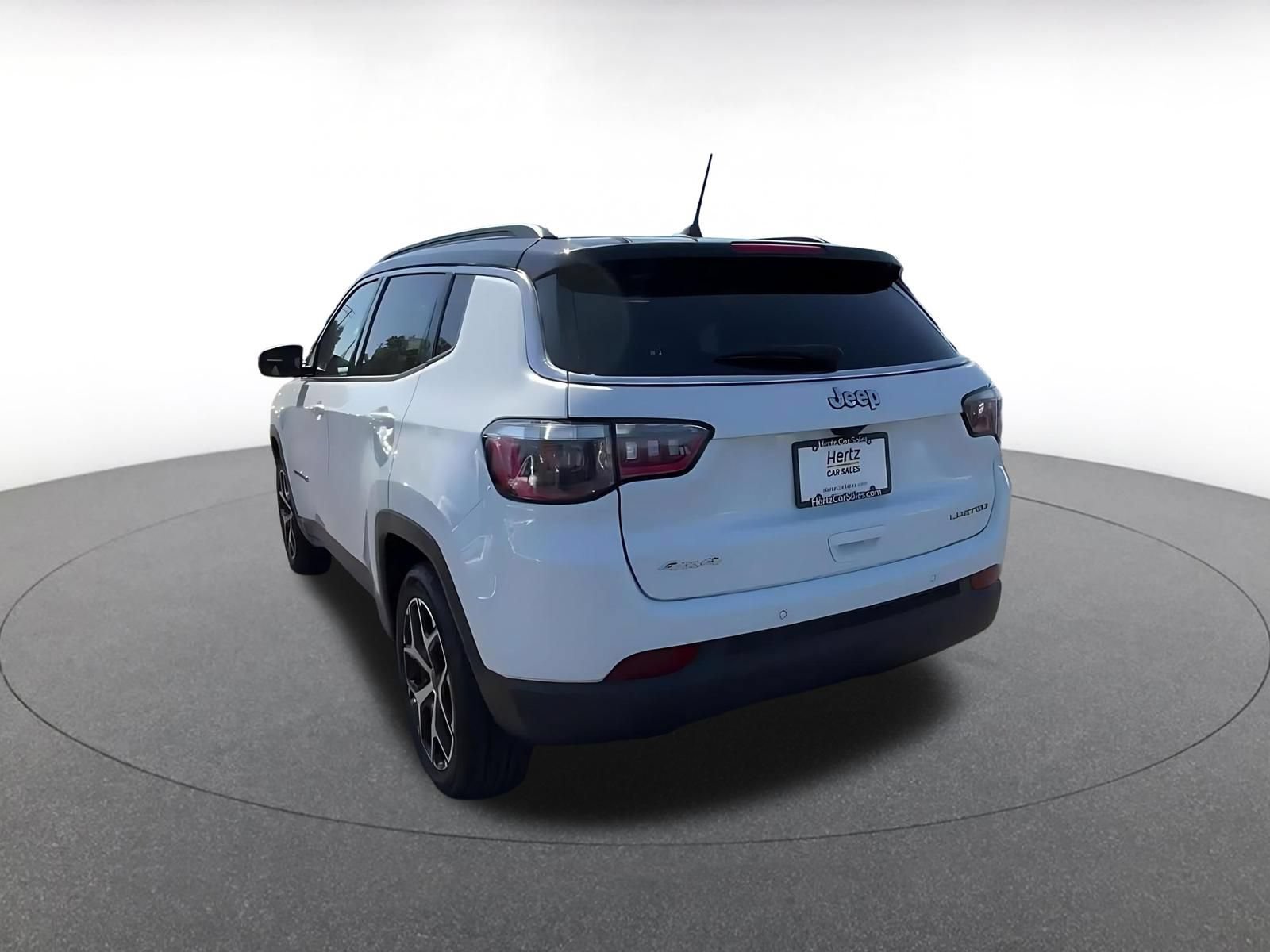 Used 2025 Jeep Compass Limited AWD/4WD image 10