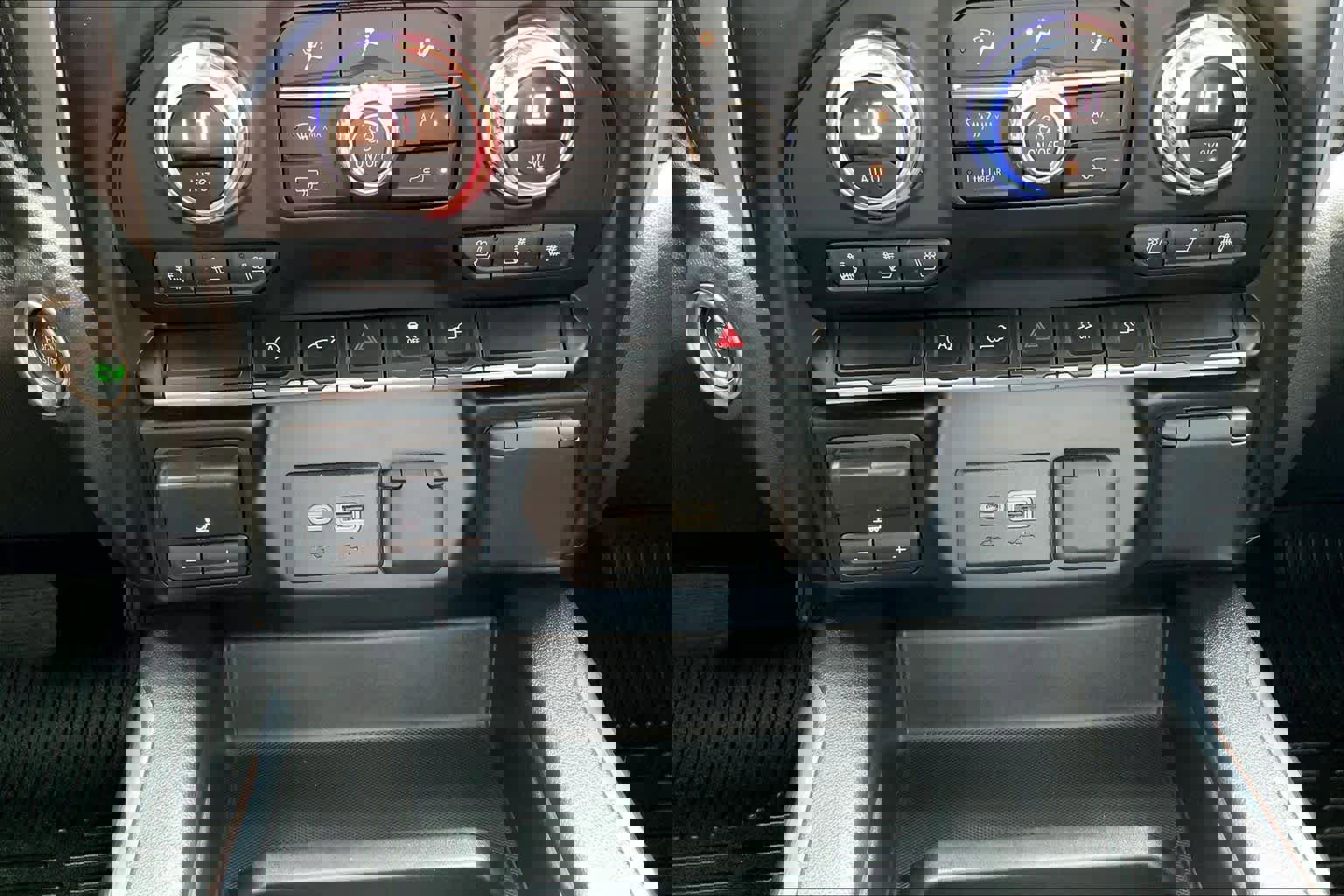 Used 2021 GMC Sierra 1500 SLT AWD/4WD image 35