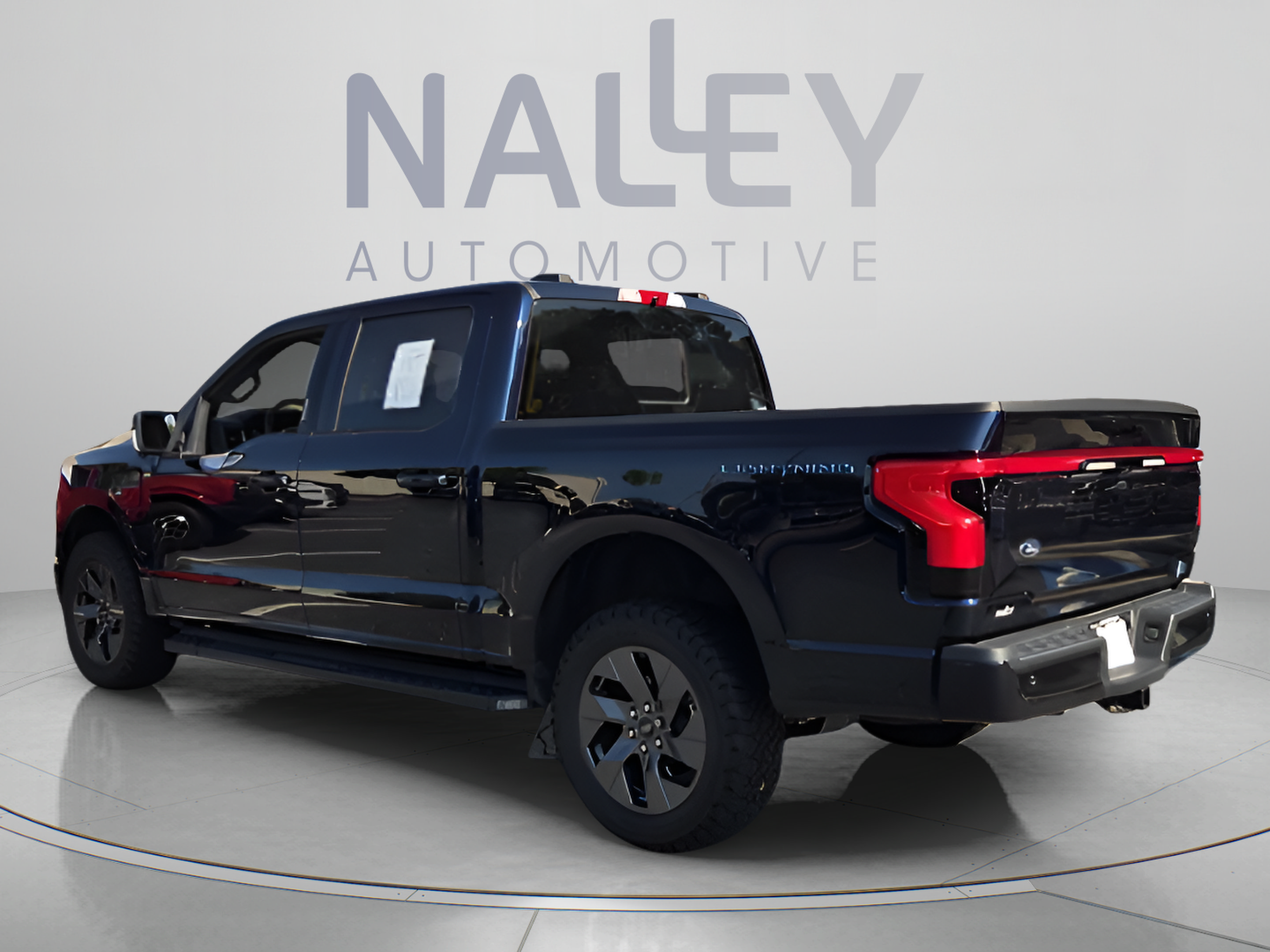 Used 2023 Ford F150 Lightning Lariat AWD/4WD image 3