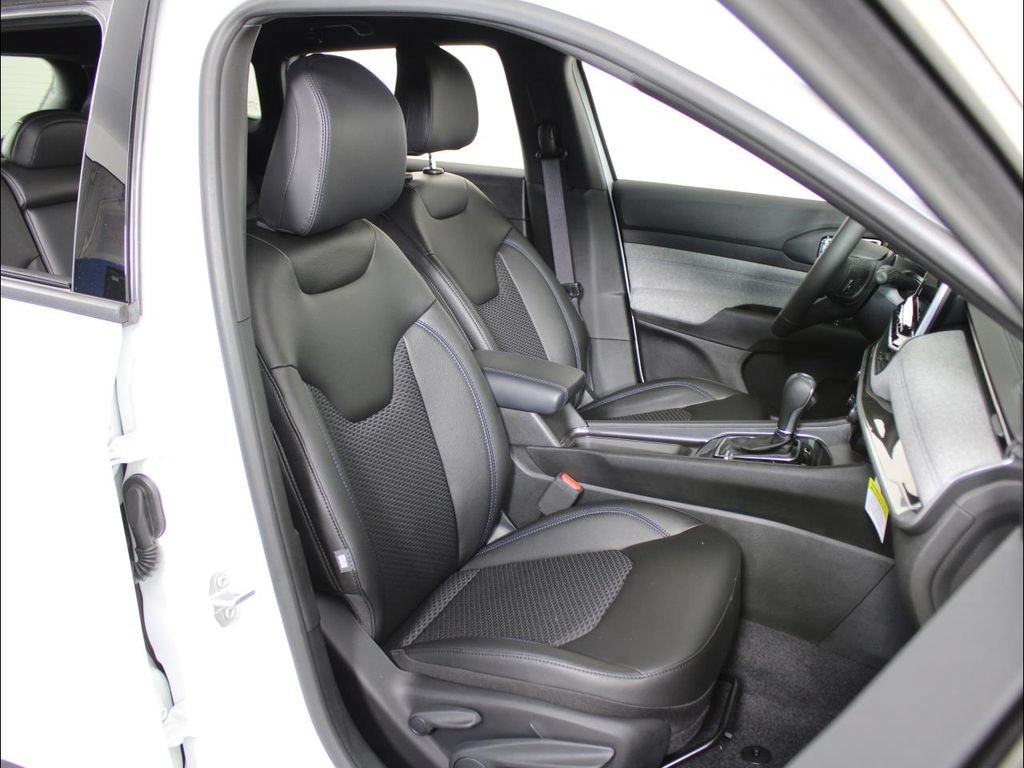 New 2025 Jeep Compass Latitude AWD/4WD image 35