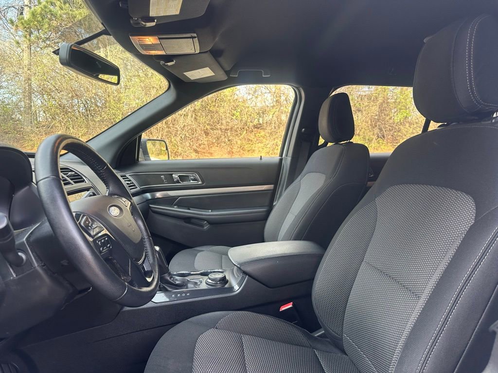 Used 2018 Ford Explorer XLT w/ Equipment Group 201A image 9